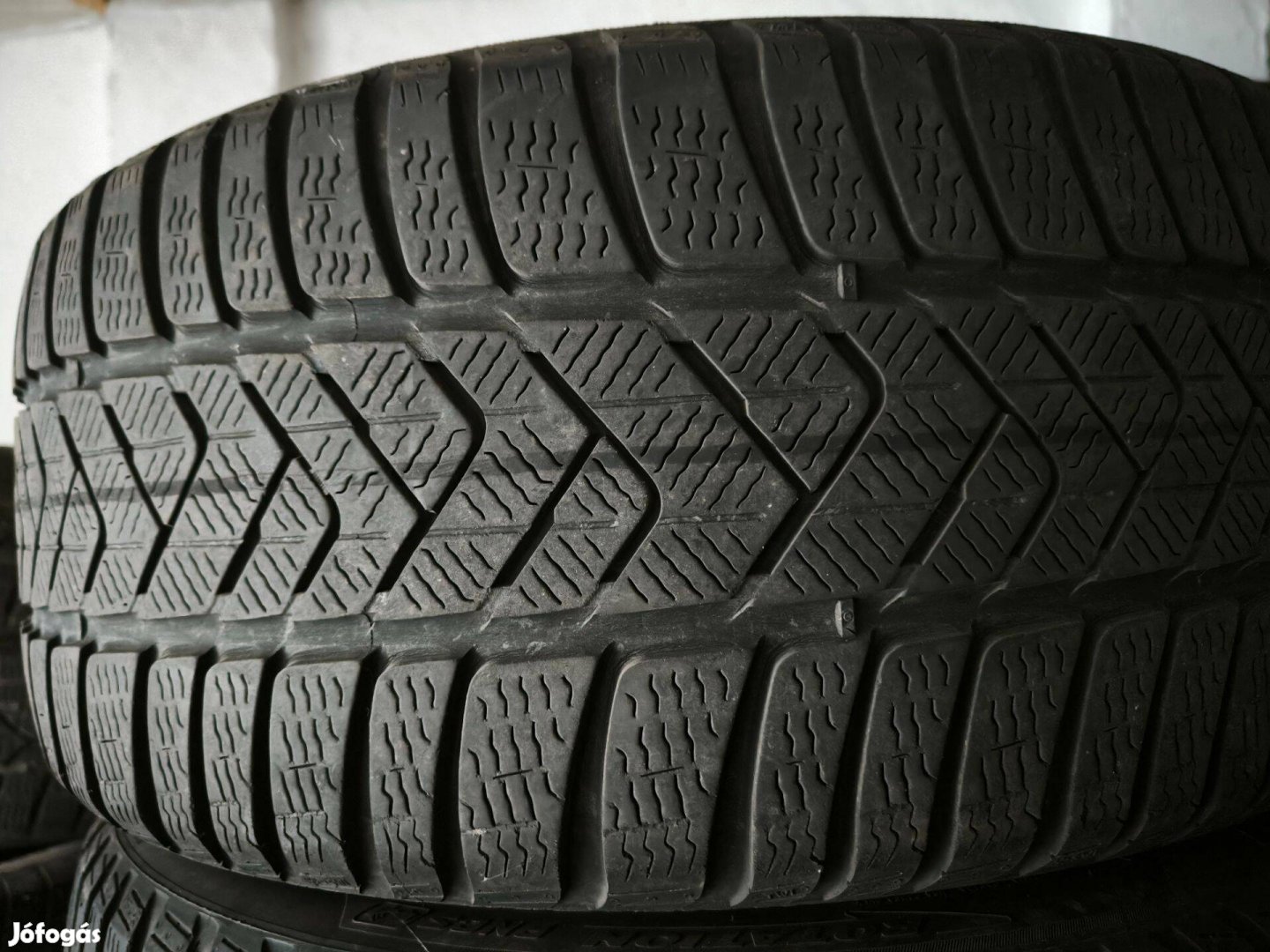 235/40R19 Pirelli téligumik olcsón 235/40 R19