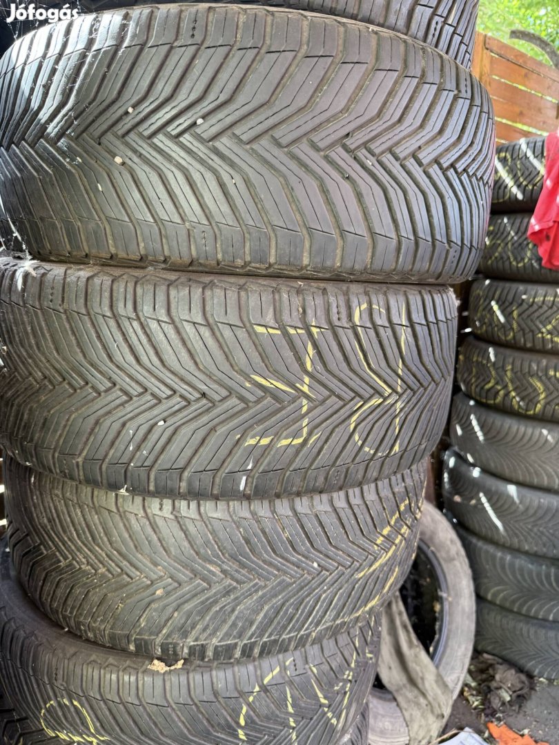 235/40/19 Michelin. Négy évszakos  