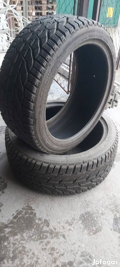 235/40 R18 Téligumi