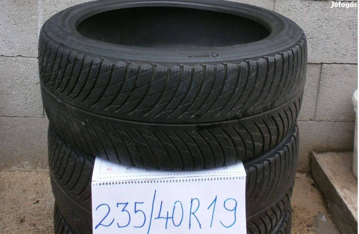 235/40 R19 Michelin téligumi 2 db
