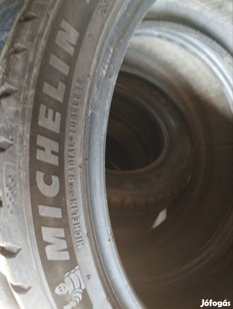 23540 R19 Nyári gumi Michelin Németországból 5 mm-es .