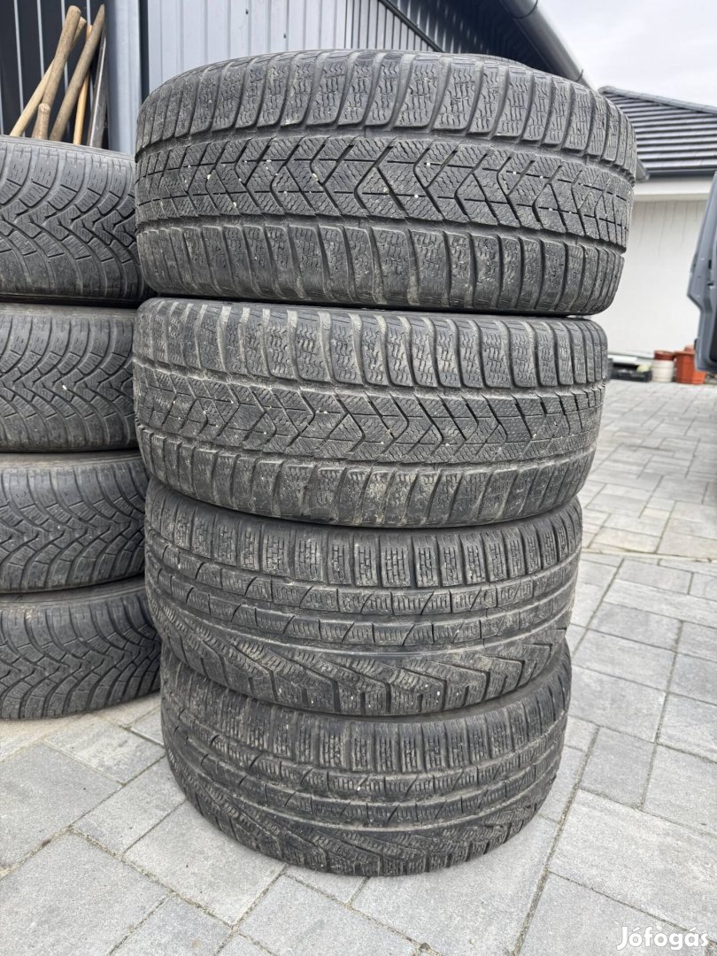 235/40 R19 Pirelli 3 4db téli gumi eladó