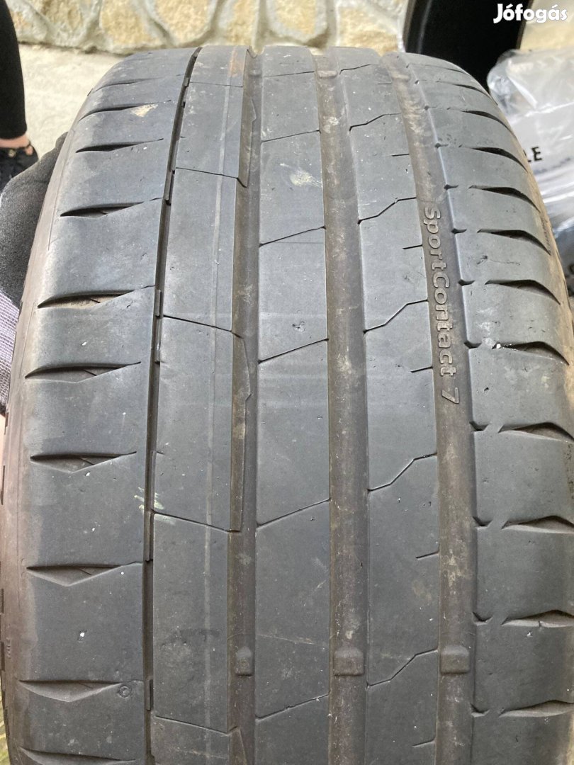 235/40 R19 használt nyári gumi