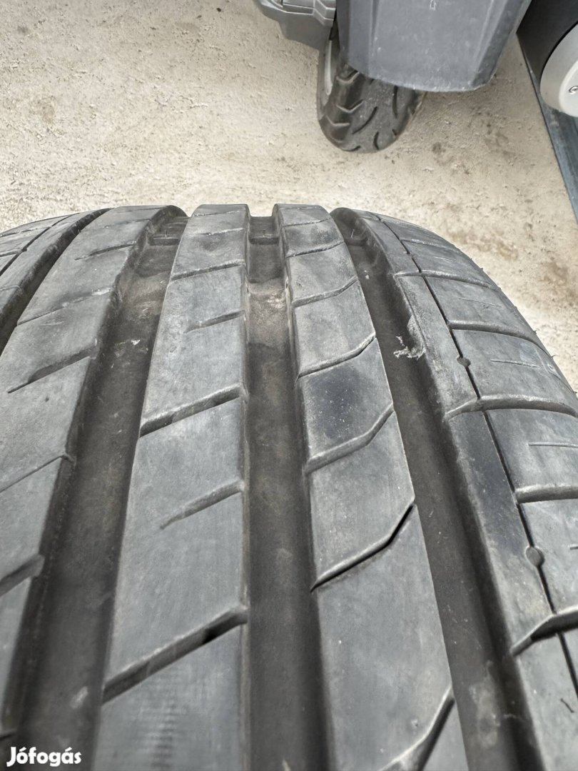 235/40 r19 nyári Nexen