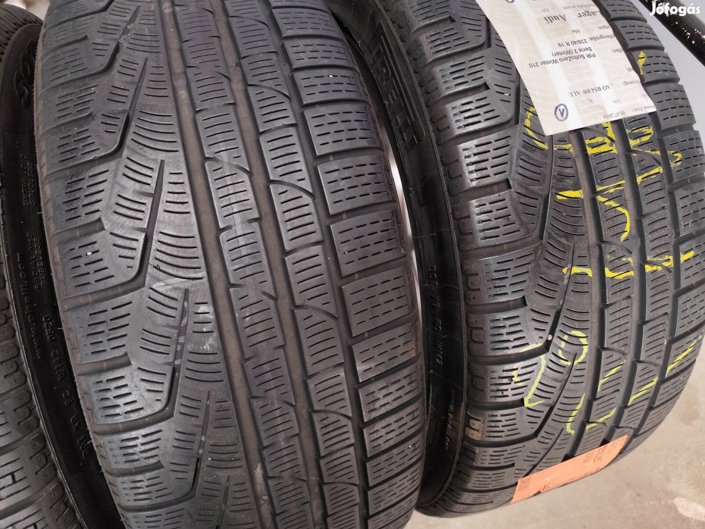 235/40 r19 pirelli téligumi 