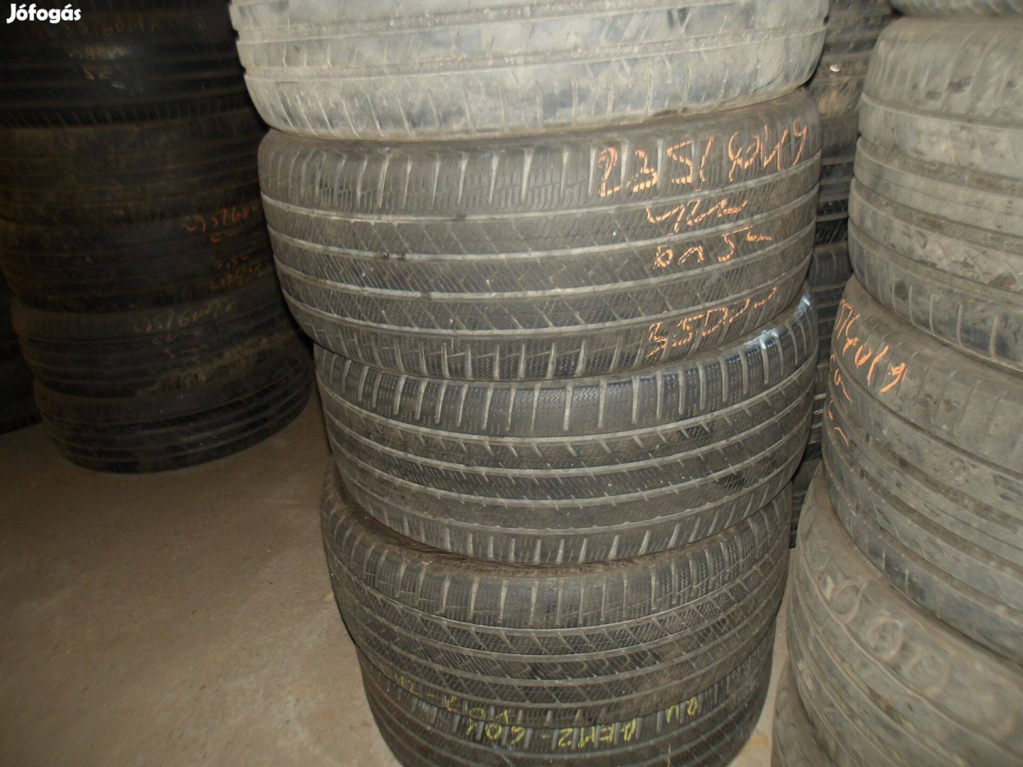 235/40r19 Vredestein négyévszakos gumi ajándék szereléssel
