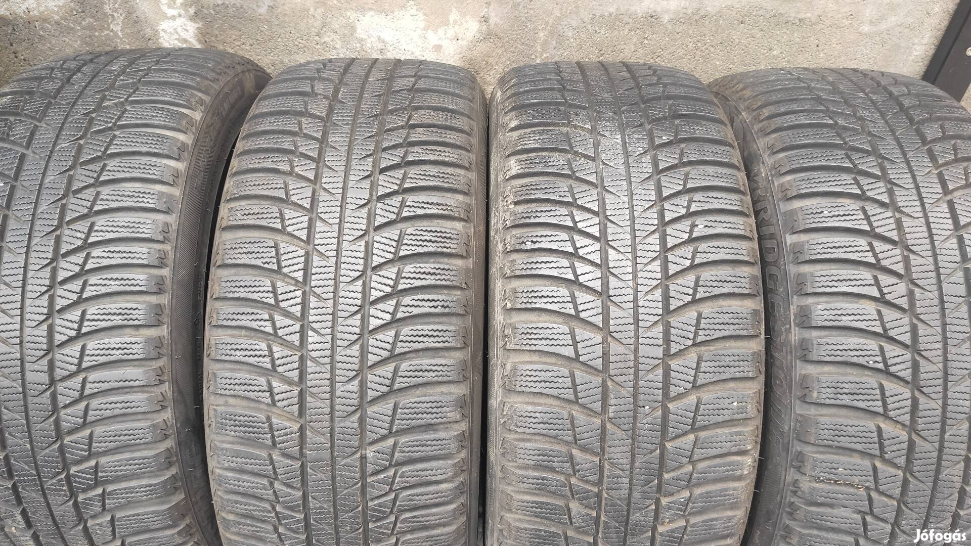 235/45R17 235/45 R17 235/45 17 235/45/17