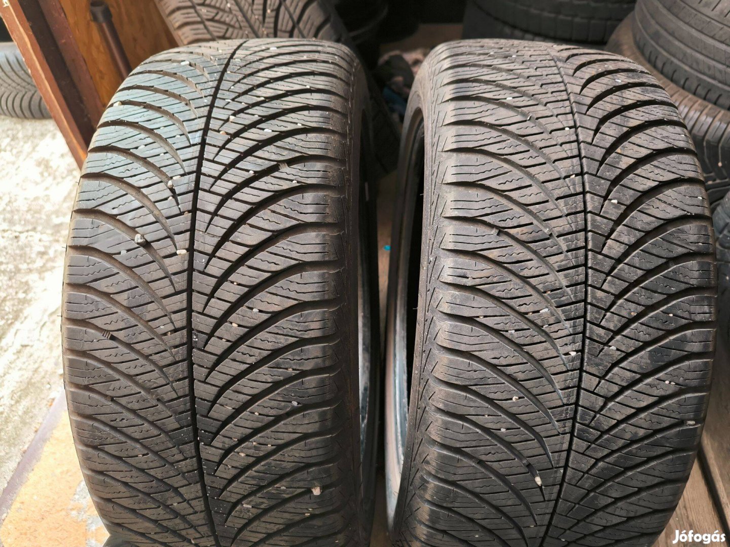 235/45R17 35e/2db Négyévszakos Goodyear gumi 235/45