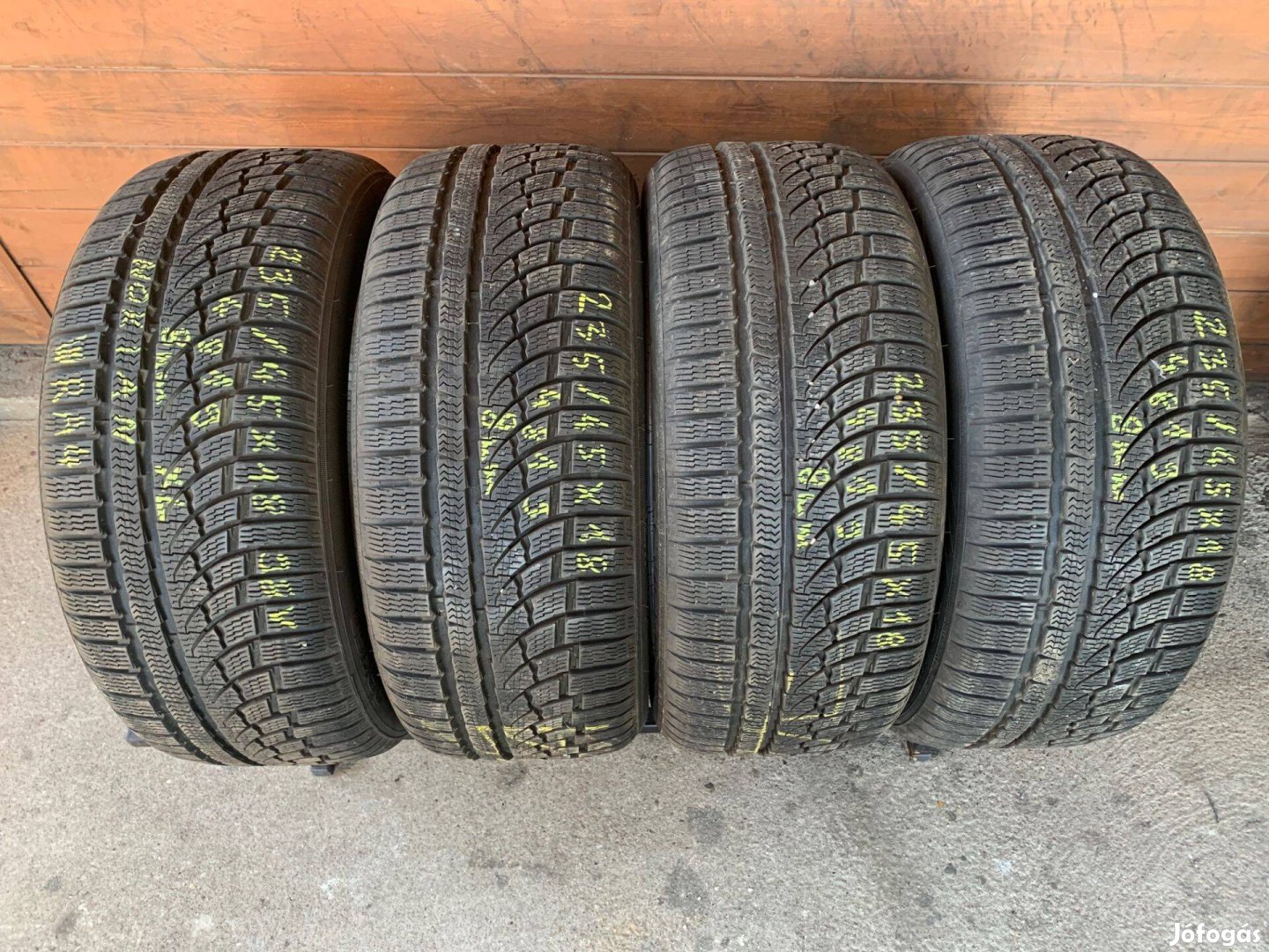 235/45R18 235 45 18 235/45x18 Nokian téli gumi eladó