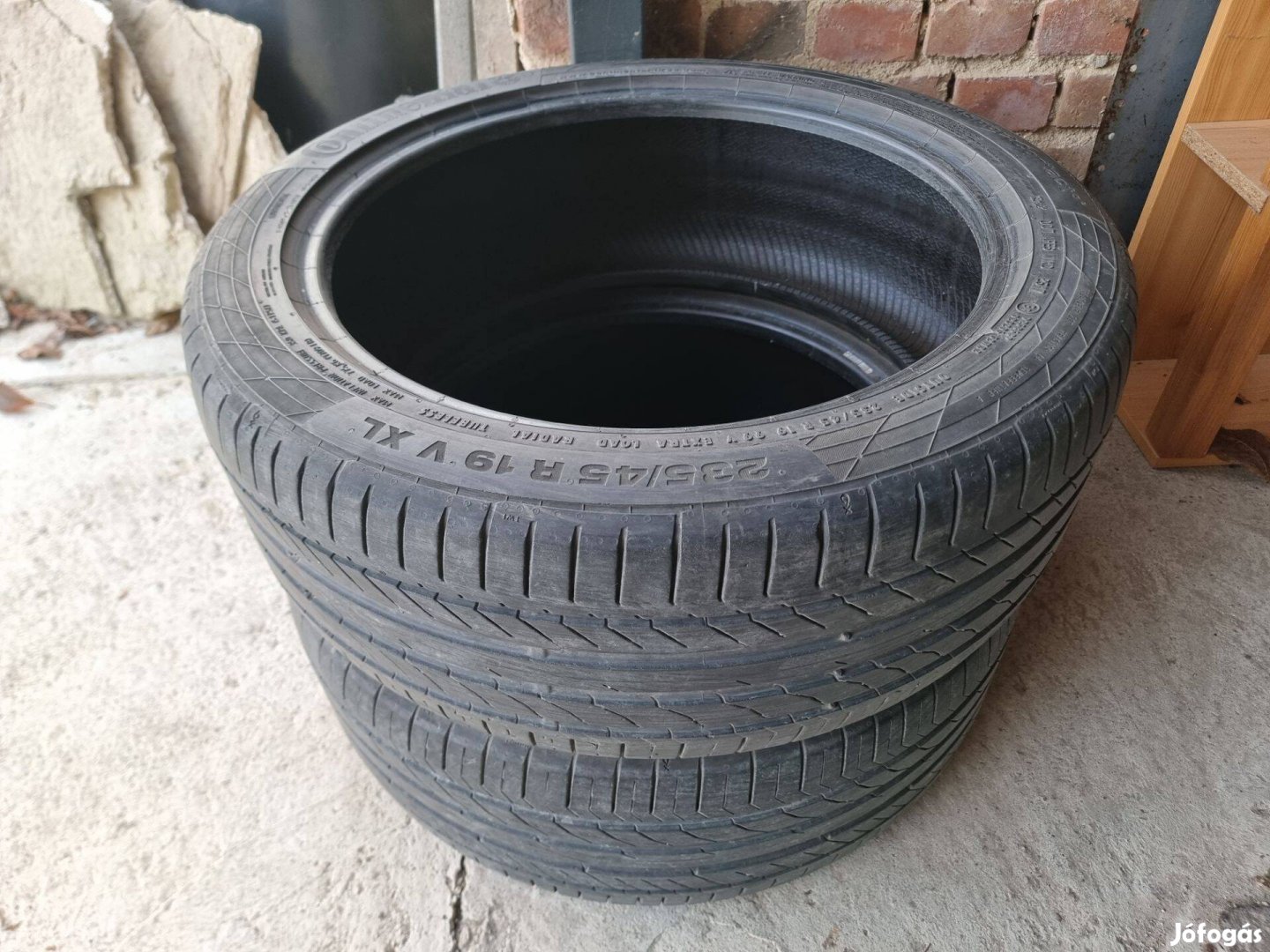 235/45R19 Continental 2db jó állapotban olcsón eladó!