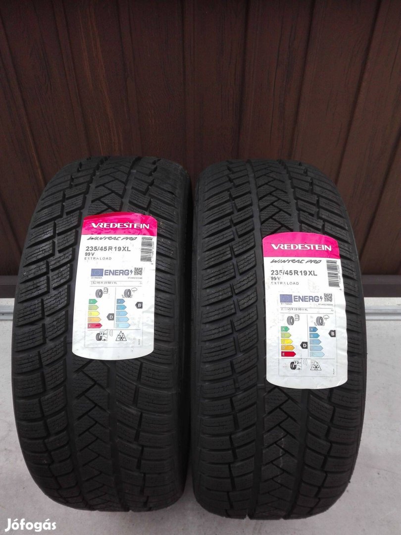 235/45R19 Új Vredestein téli gumi 2db 235/45 r19