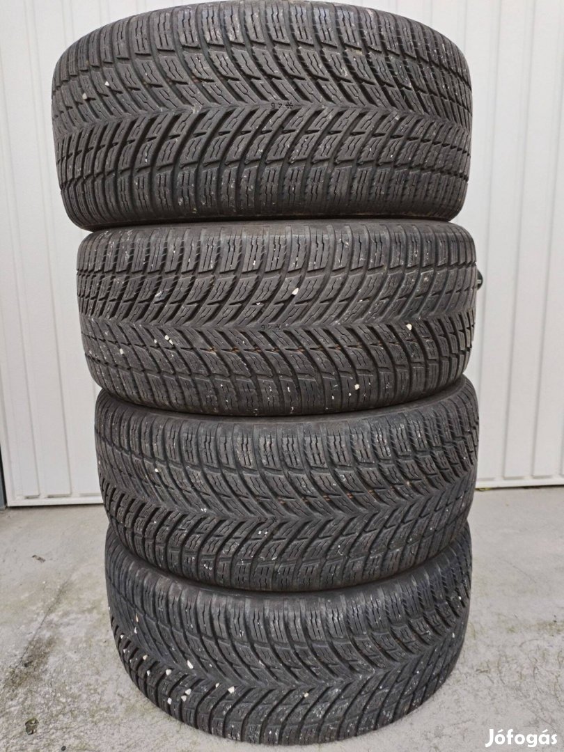 235 45 17 nokian 235/45 R 17 4évszakos gumi garnitura