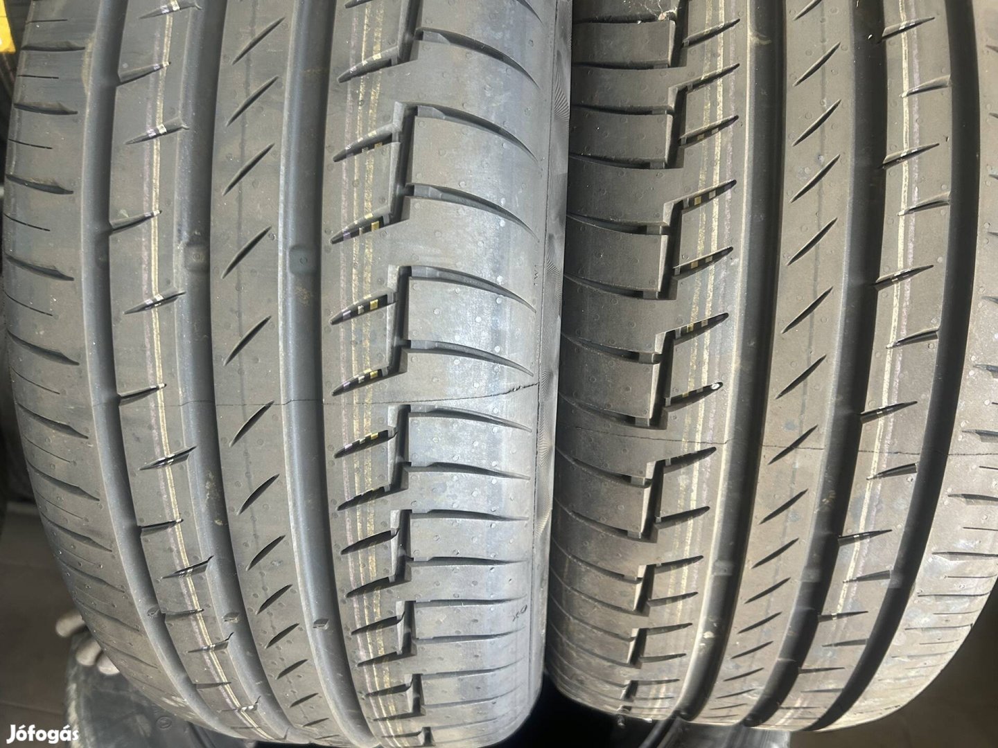 235 45 18 Continental 