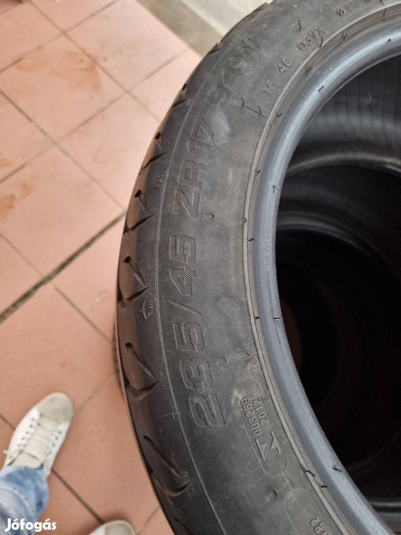235/45 R17 4 db nyári gumiabroncs 