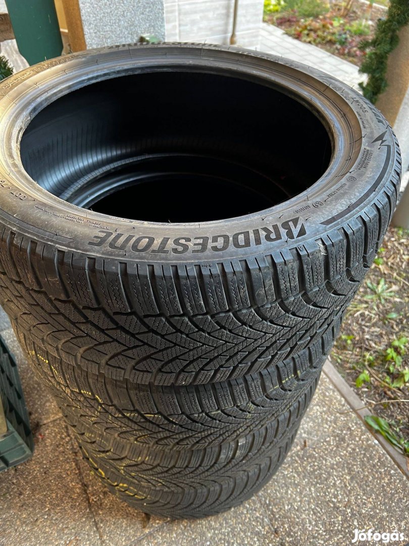 235/45 R18 Bridgestone Blizzak LM005 téli gumi szett (4 db)