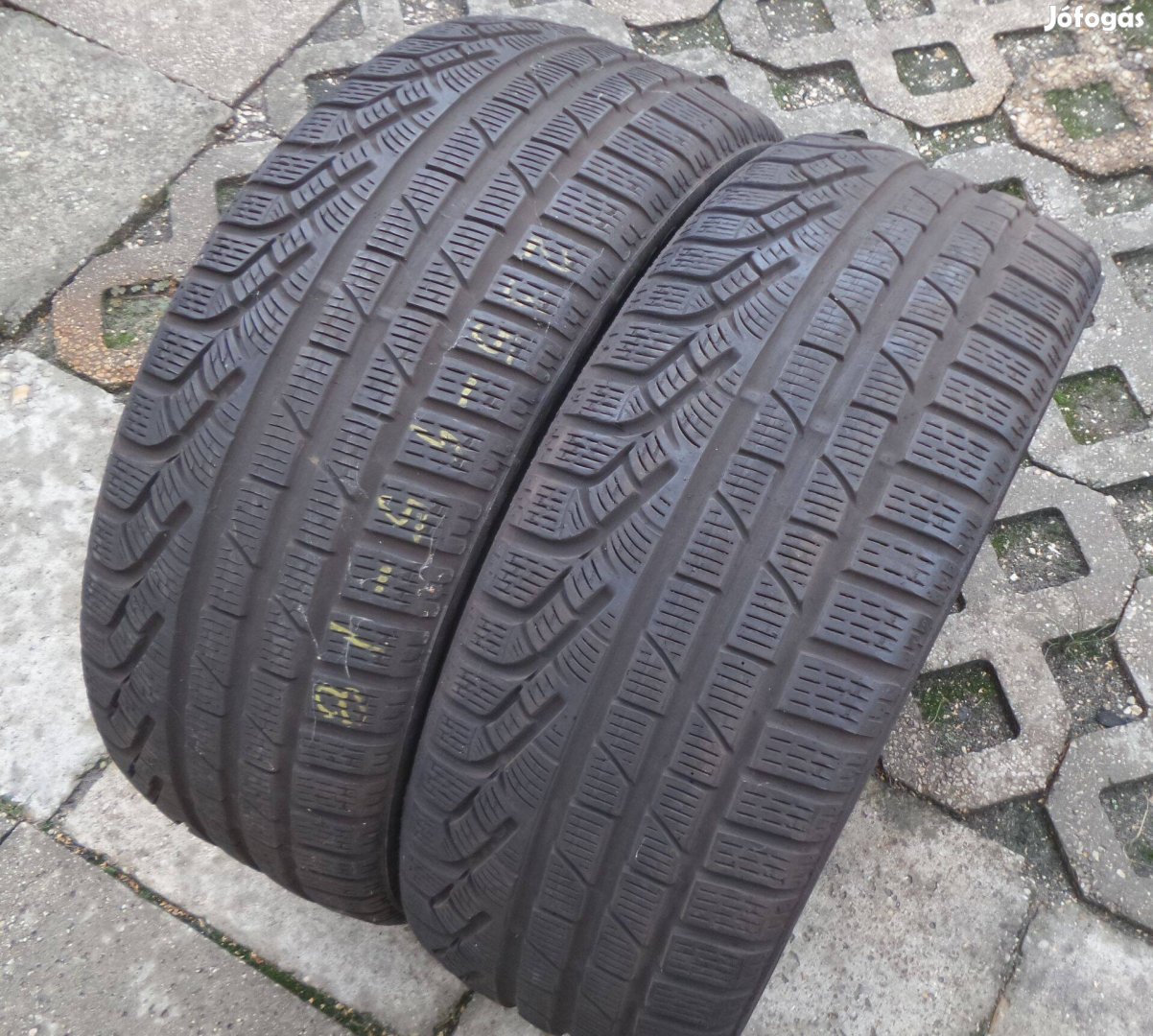 235/45 R18 Pirelli Téli gumik