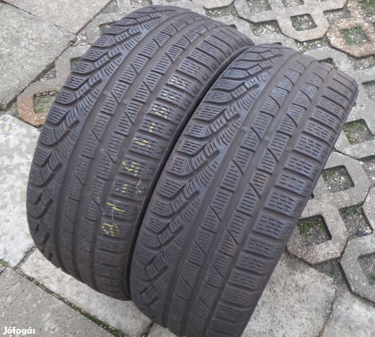 235/45 R18 Pirelli Téli gumik