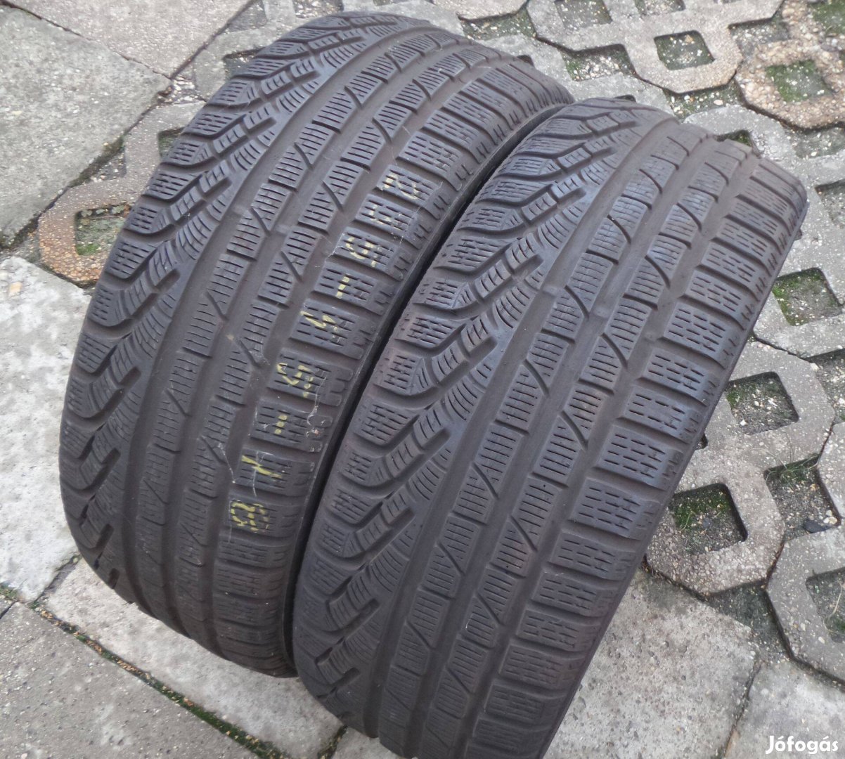 235/45 R18 Pirelli Téli gumik