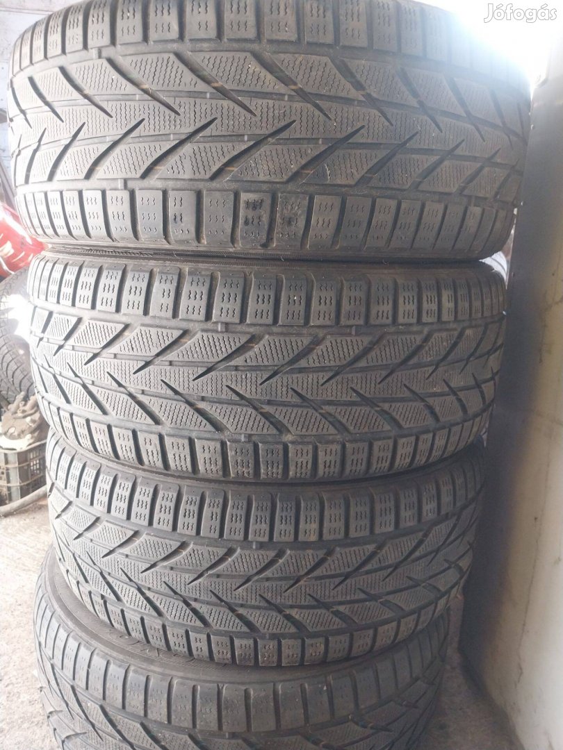 235/45 R18 Toyo téli gumi