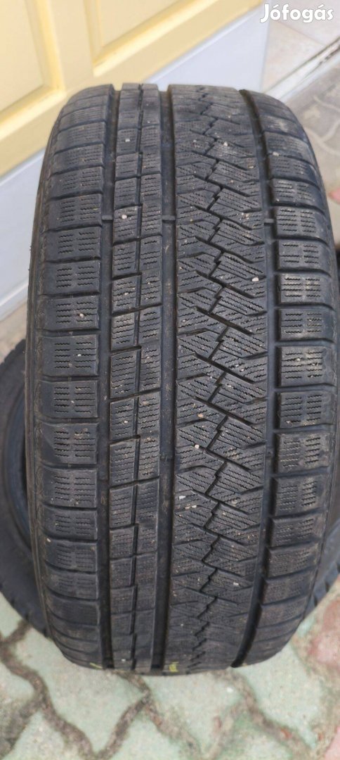235/45 R18,  4 db téli gumi