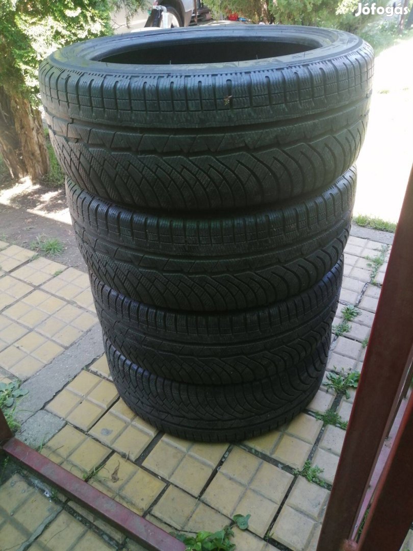 235/45 R19 Michelin