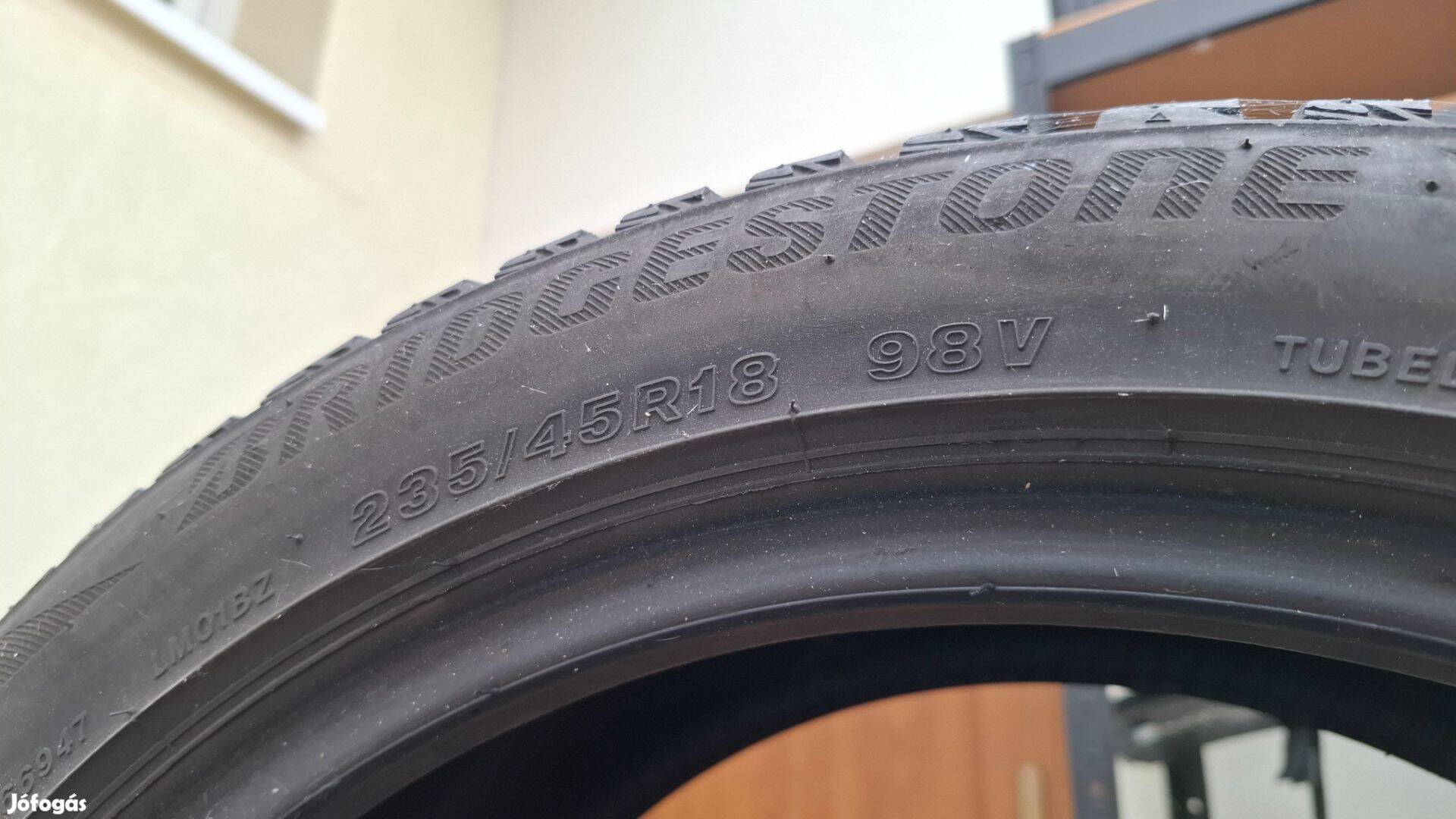 235/45 R 18 Bridgestone Blizzak 001 használt téligumi szett