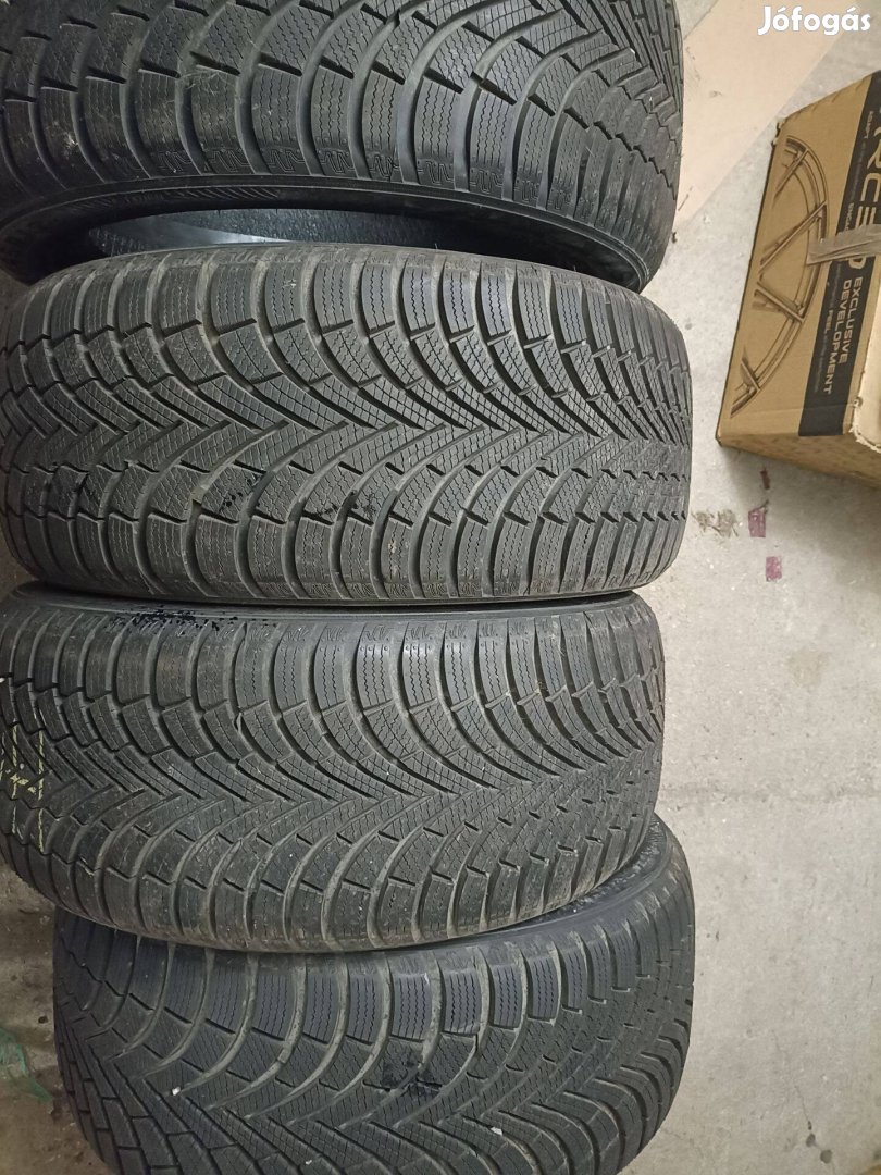 235/45 r17 Maxxis premitra téligumi garnitúra