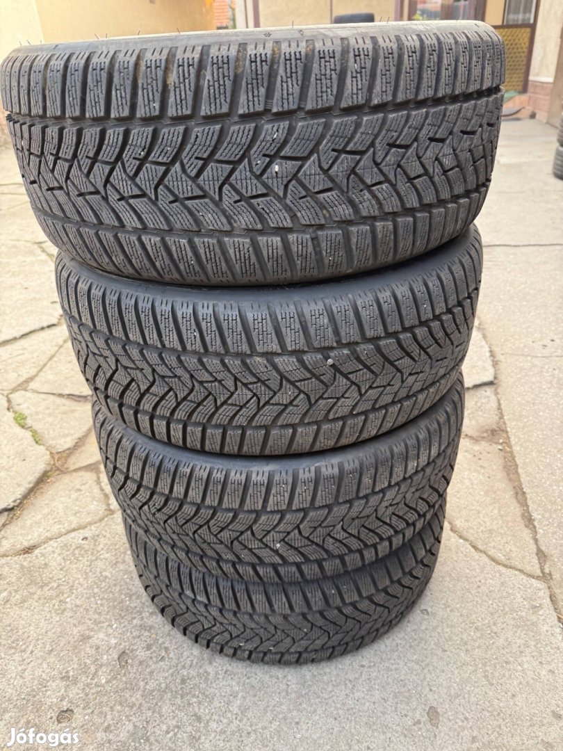 235/45r18 Dunlop újszerű téli gumik