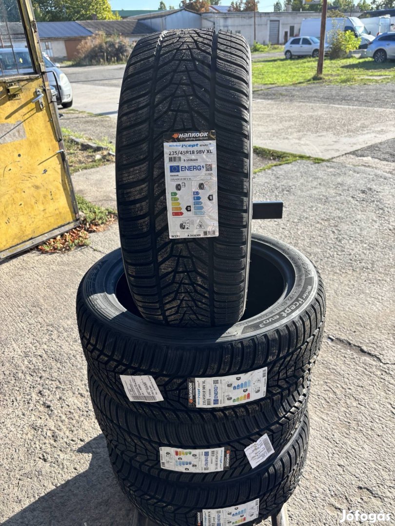 235/45r18 Új téli hankook gumik.