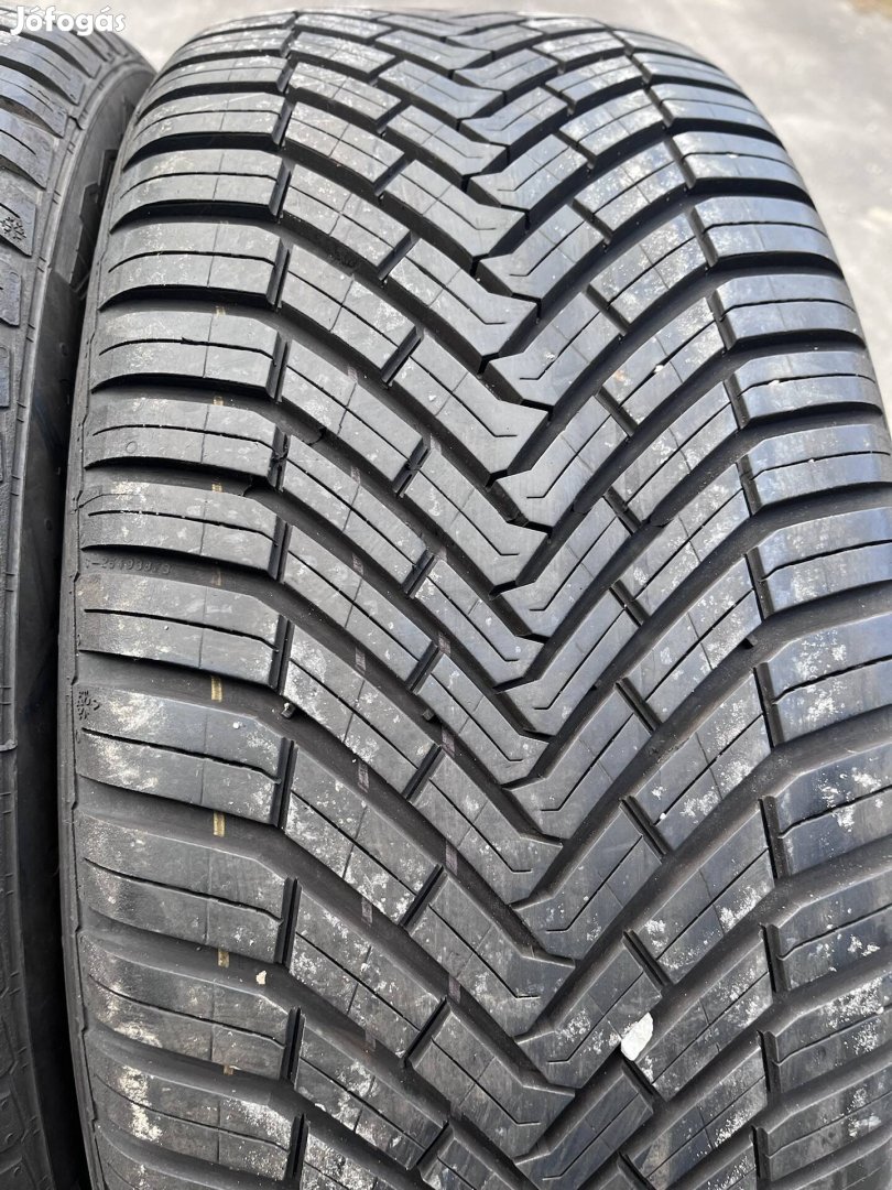 235/45r19 2db Continental négyévszakos 