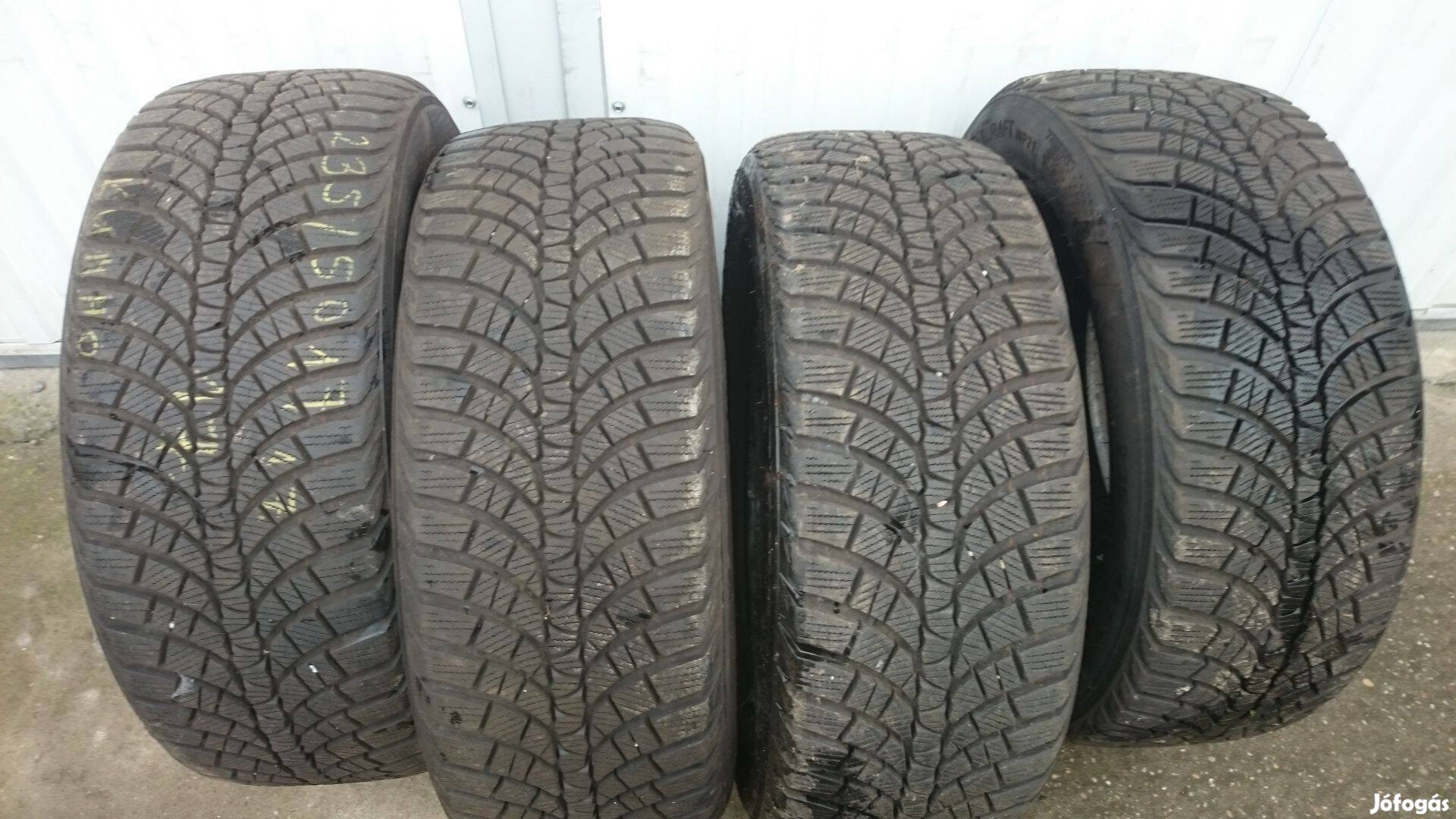 235/50R17 Kumho téligumi