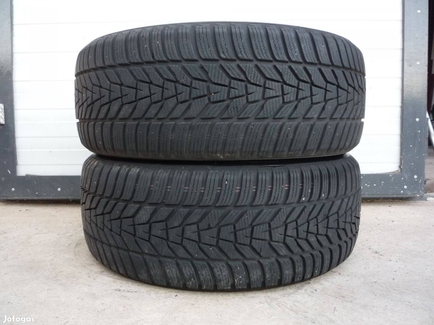 235/50R18 Hankook téli 2db újszerű állapotban olcsón eladó!