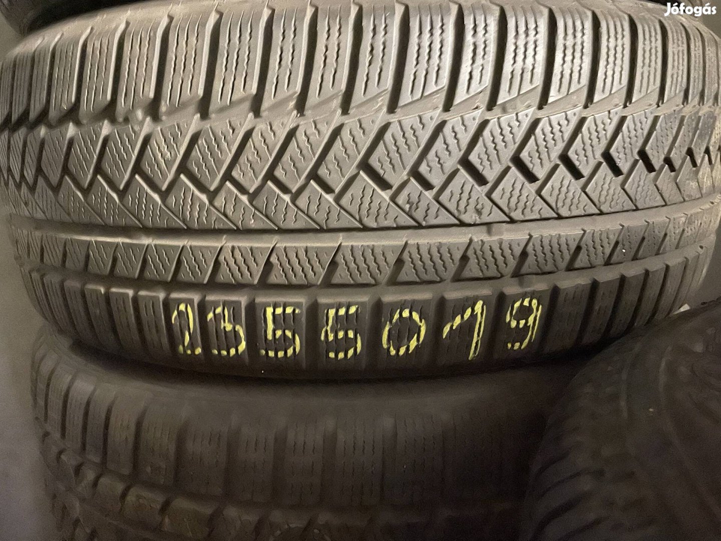 235/50R19 téligumik