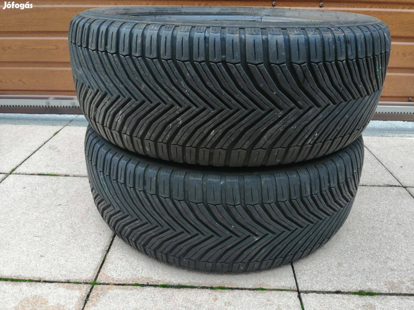 235 50 19 michelin 4évszakos gumi 2 db