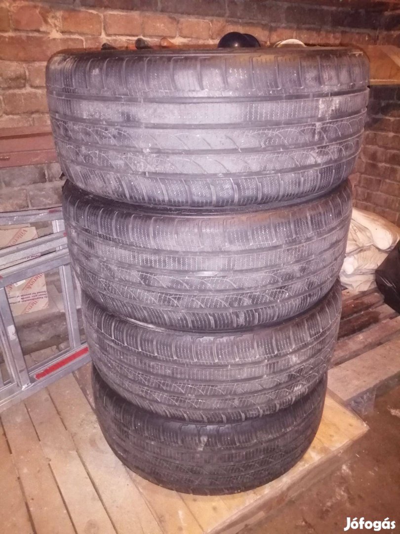 235/50 R18 Tristar