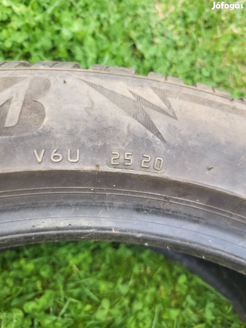 235 50 R19 téli
