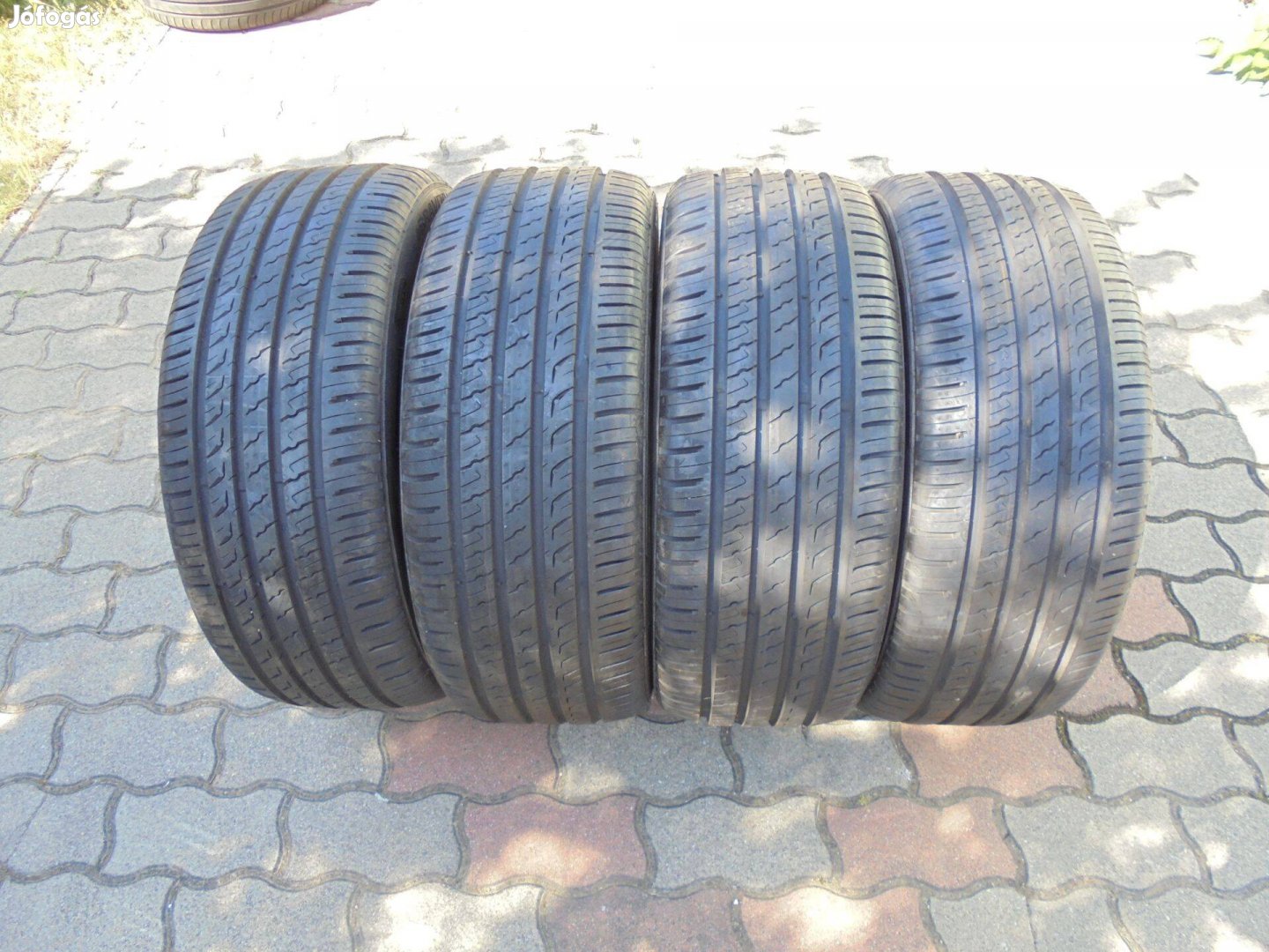 235/50 R 18-as Barum mint az új nyári gumi eladó
