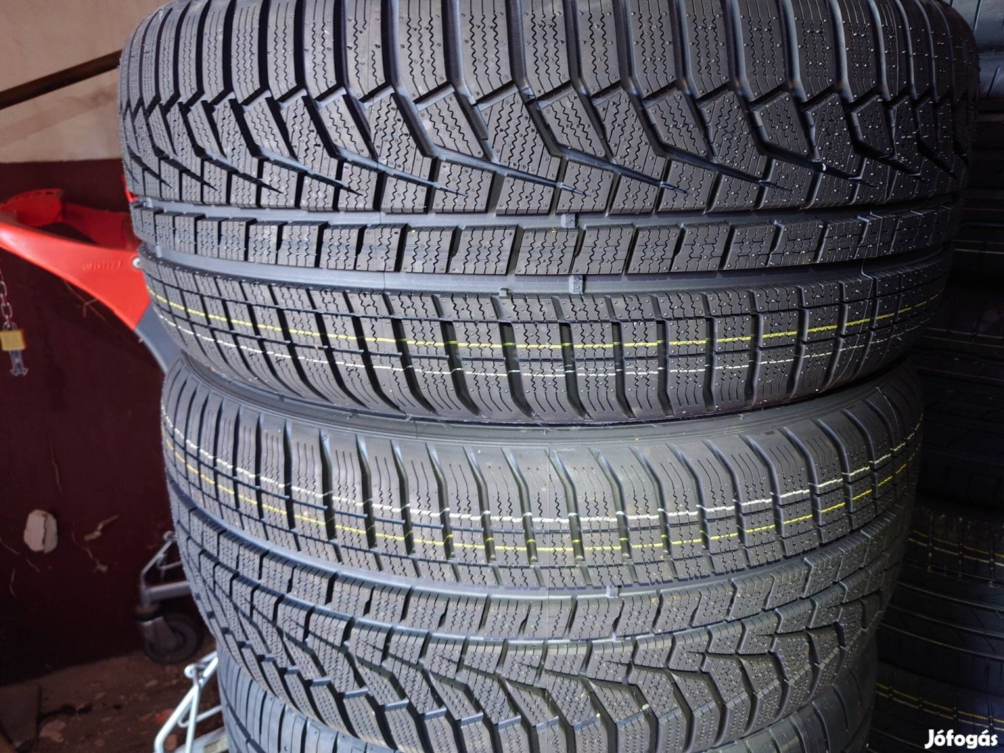 235/50/r19 Hankook winter icept evo2