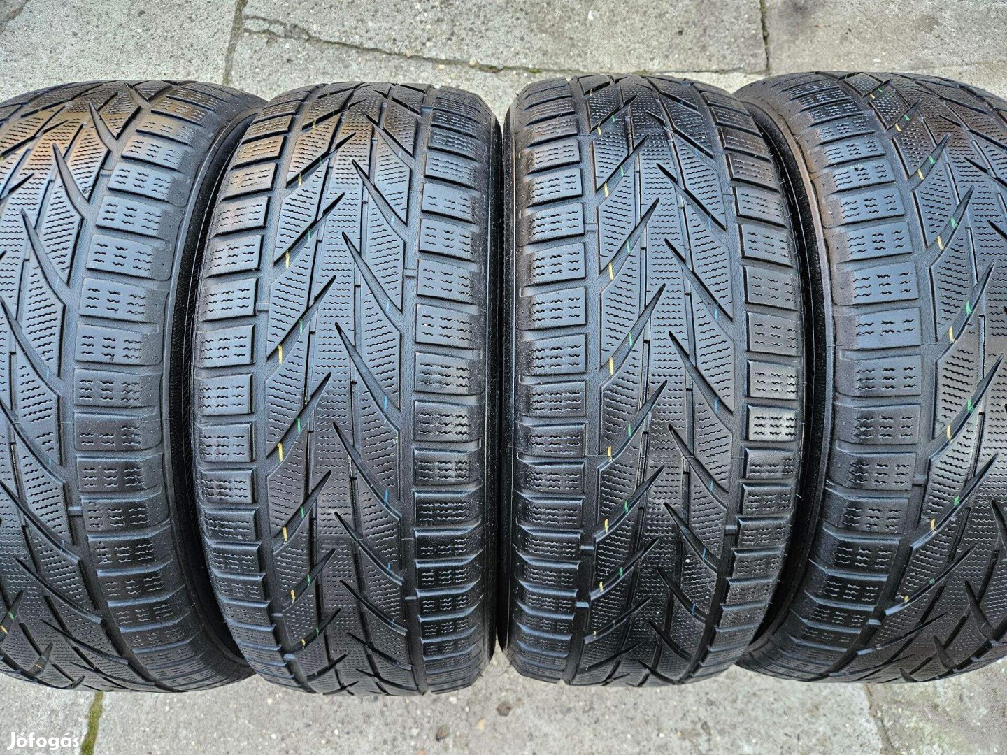 235/55R17 Toyo Téli Gumi Szett ~6mm - DOT18 - Ár/4db