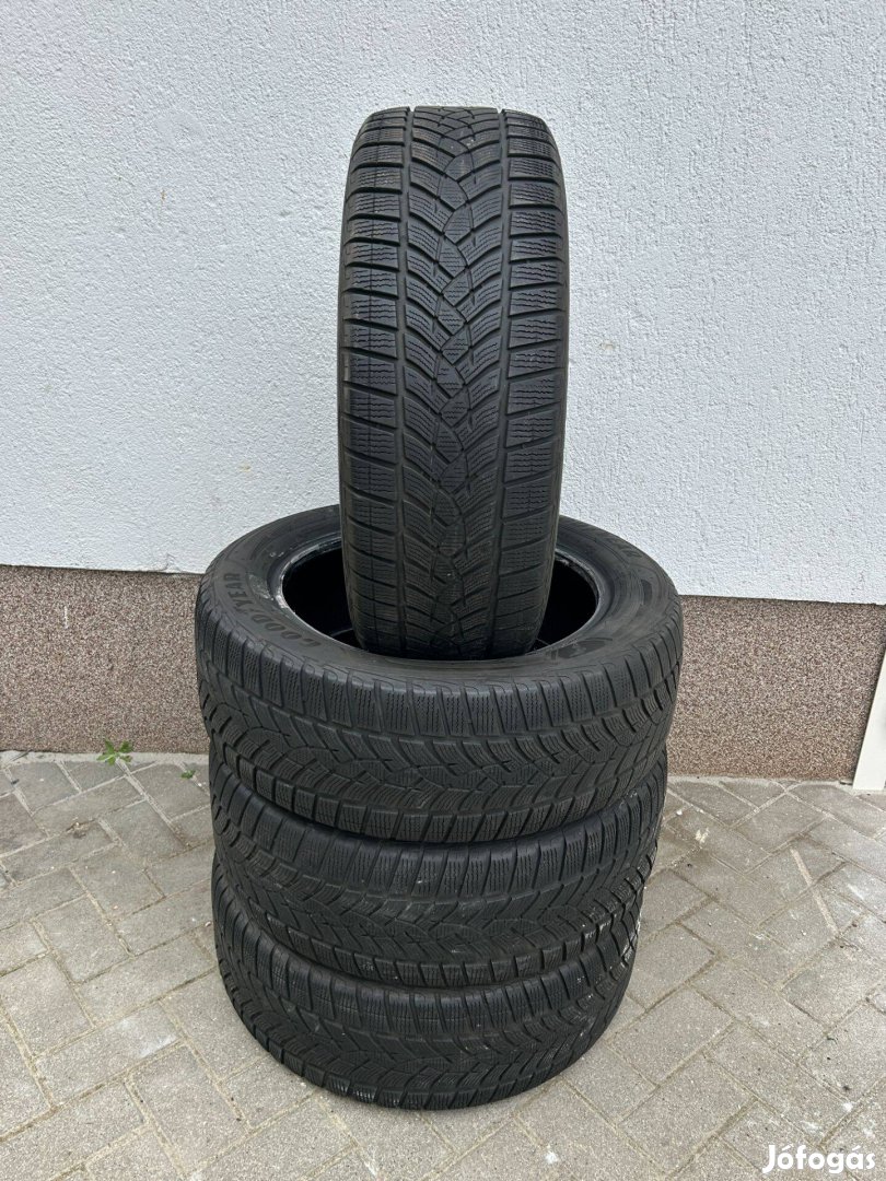 235/55R18 Good Year Ultragrip