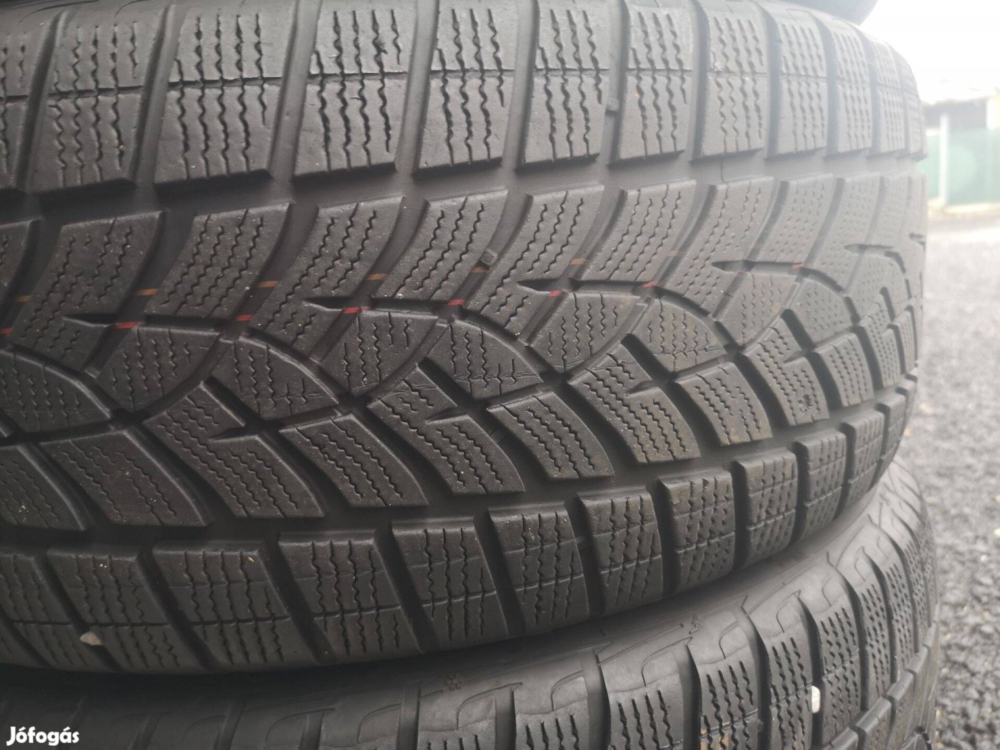 235/55R18 Goodyear téligumik