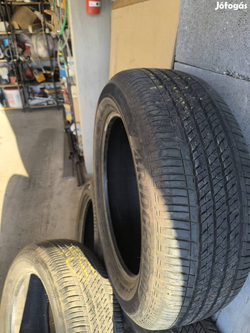 235/55R18  Bridgestone autógumi