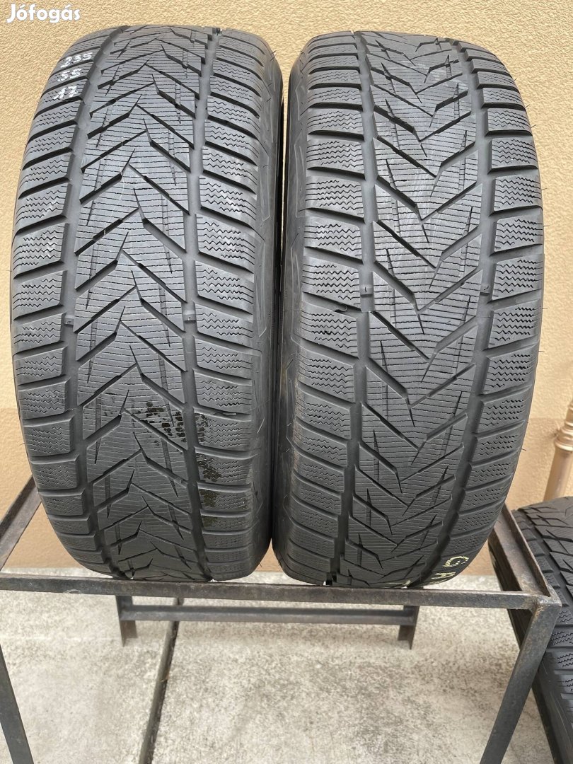 235 55 17 Vredestein Giugiaro 4 db téli gumi.