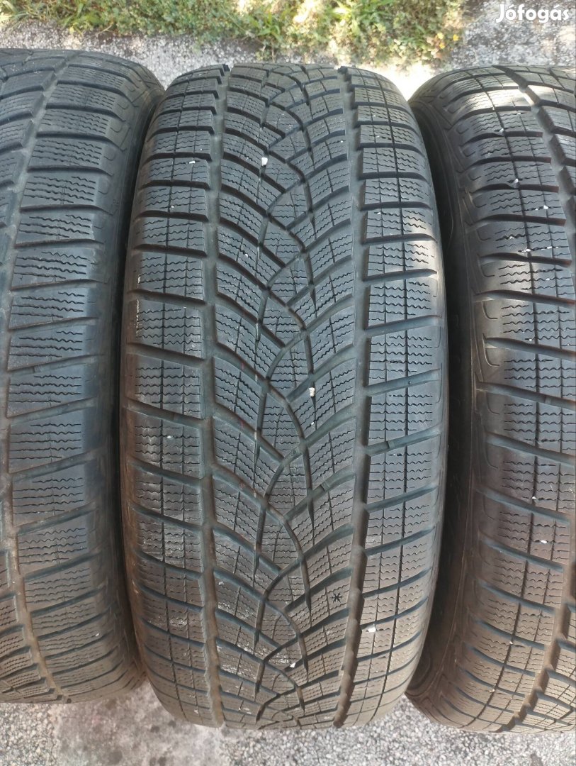 235/55 18 Goodyear téli gumi r18 " dot21