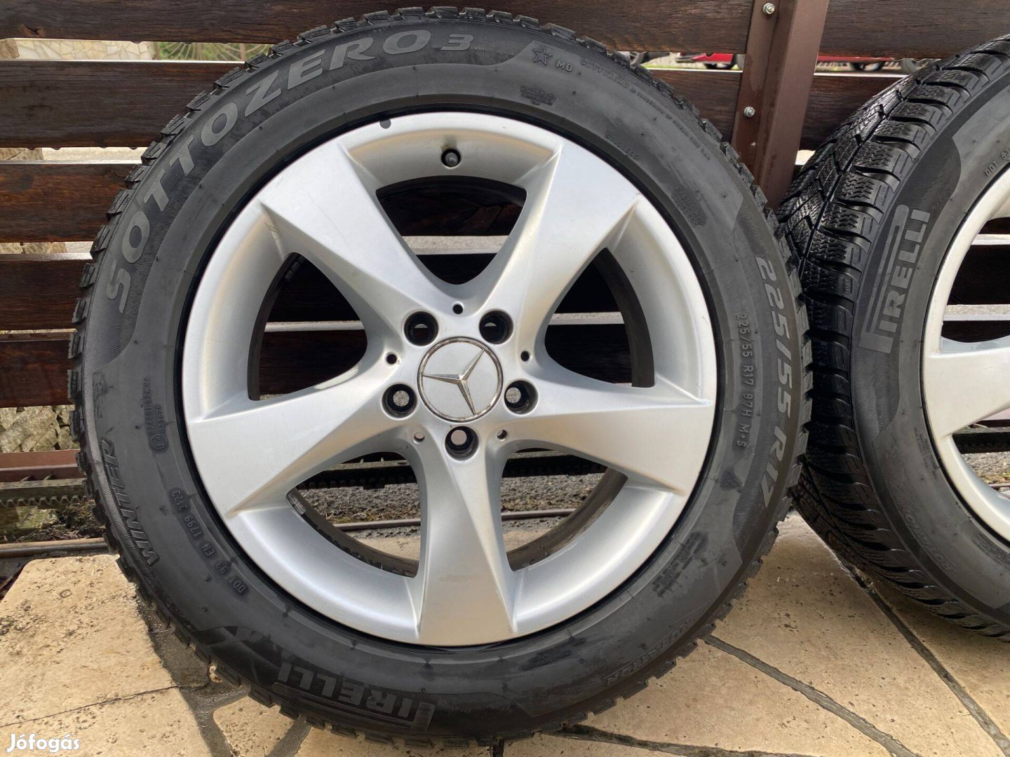 235/55/R17 97H téli gumiabroncs Pirelli Sottozero 3, gyári felnin