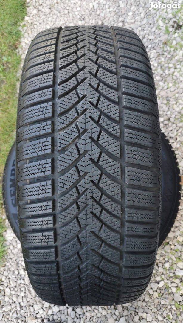 235/55 R17 XL Semperit Speed-Grip 3 suv téligumiszett 8mm+