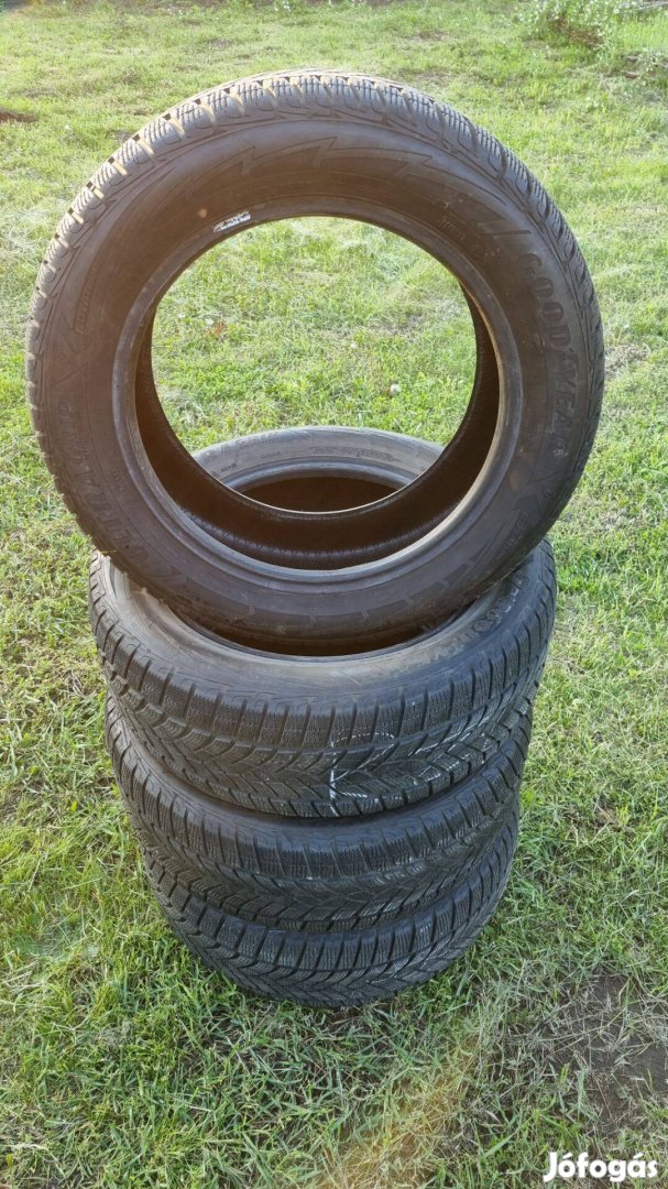 235/55 R17, Goodyear Ultragrip Performance GEN-1 téligumi szett (4db)