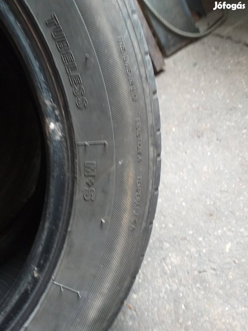 235/55 R17 négyévszakos
