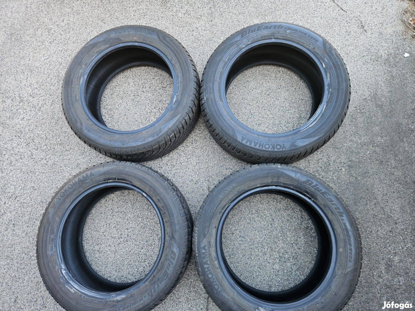 235/55 R18 Yokohama Bluearth téligumi 104H