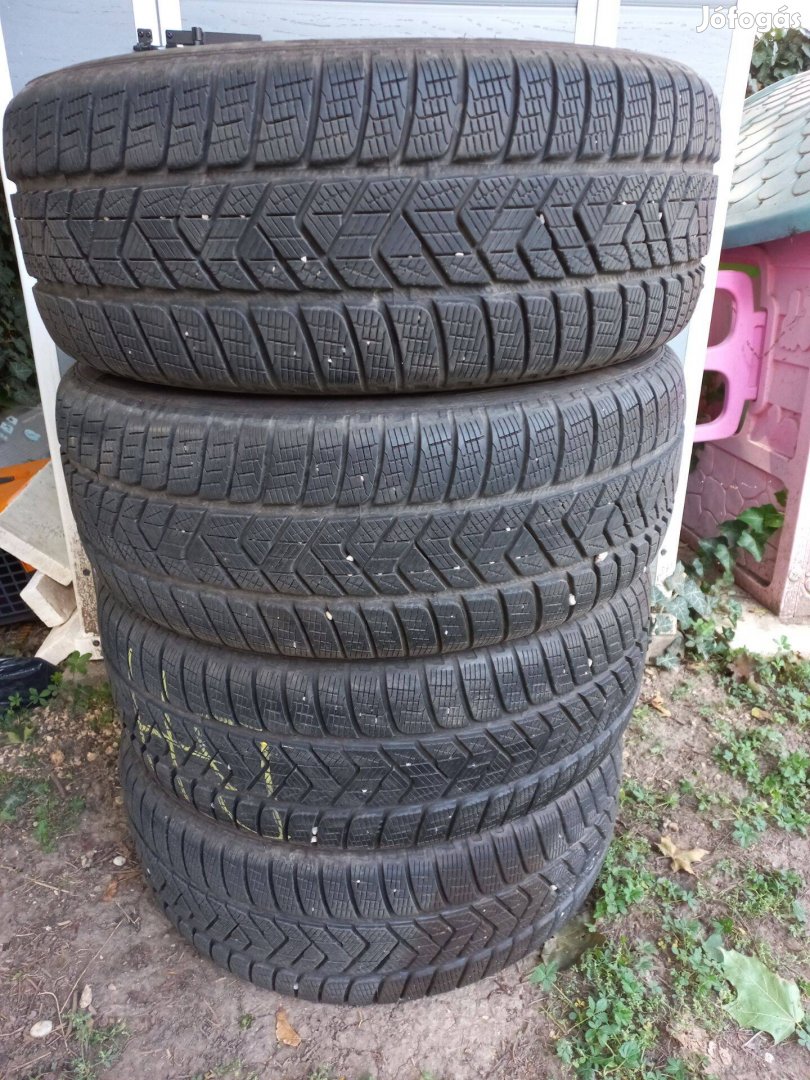 235/55 R18 használt Pirelli téli gumi szett (4db)